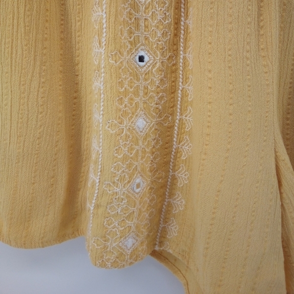 AEO Yellow Crape Jewled Lined Shorts Pull On Made in India S American Eagle - Picture 4 of 10